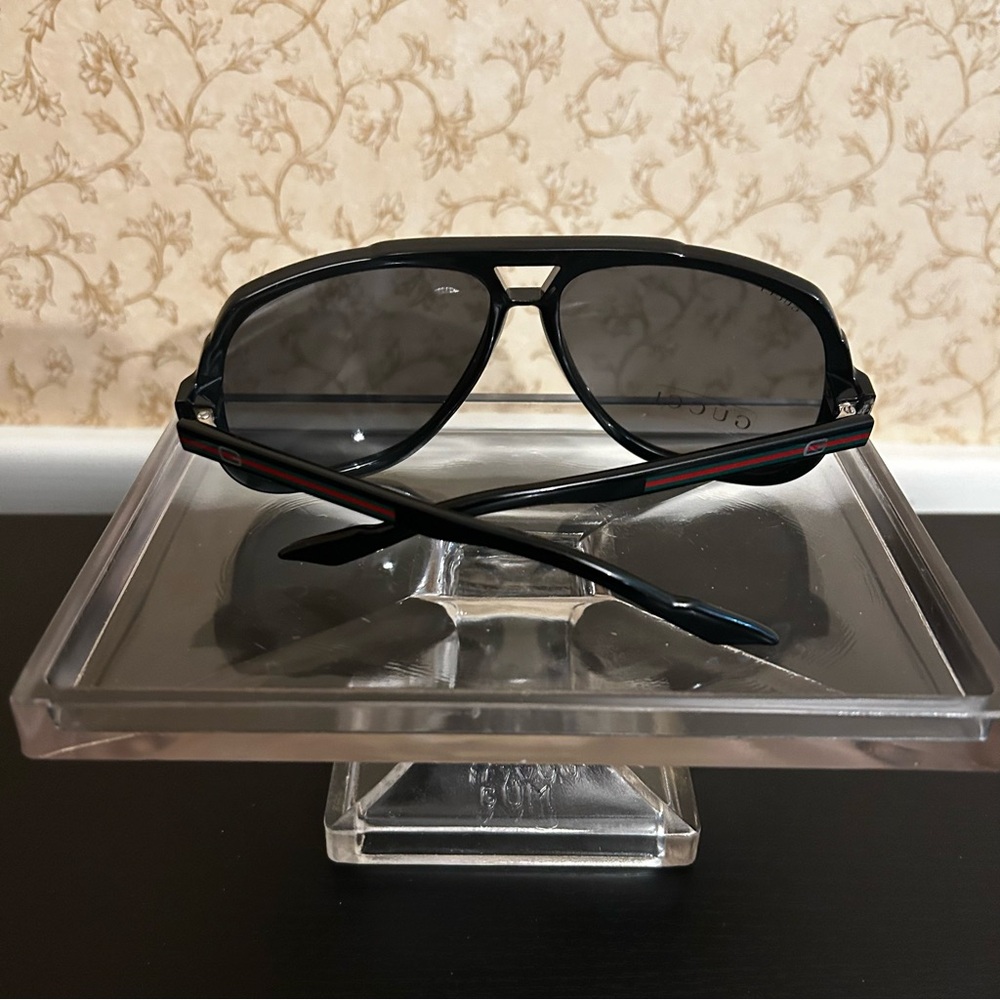 Gently Used Gucci shades sunglasses black - Picture 2 of 9